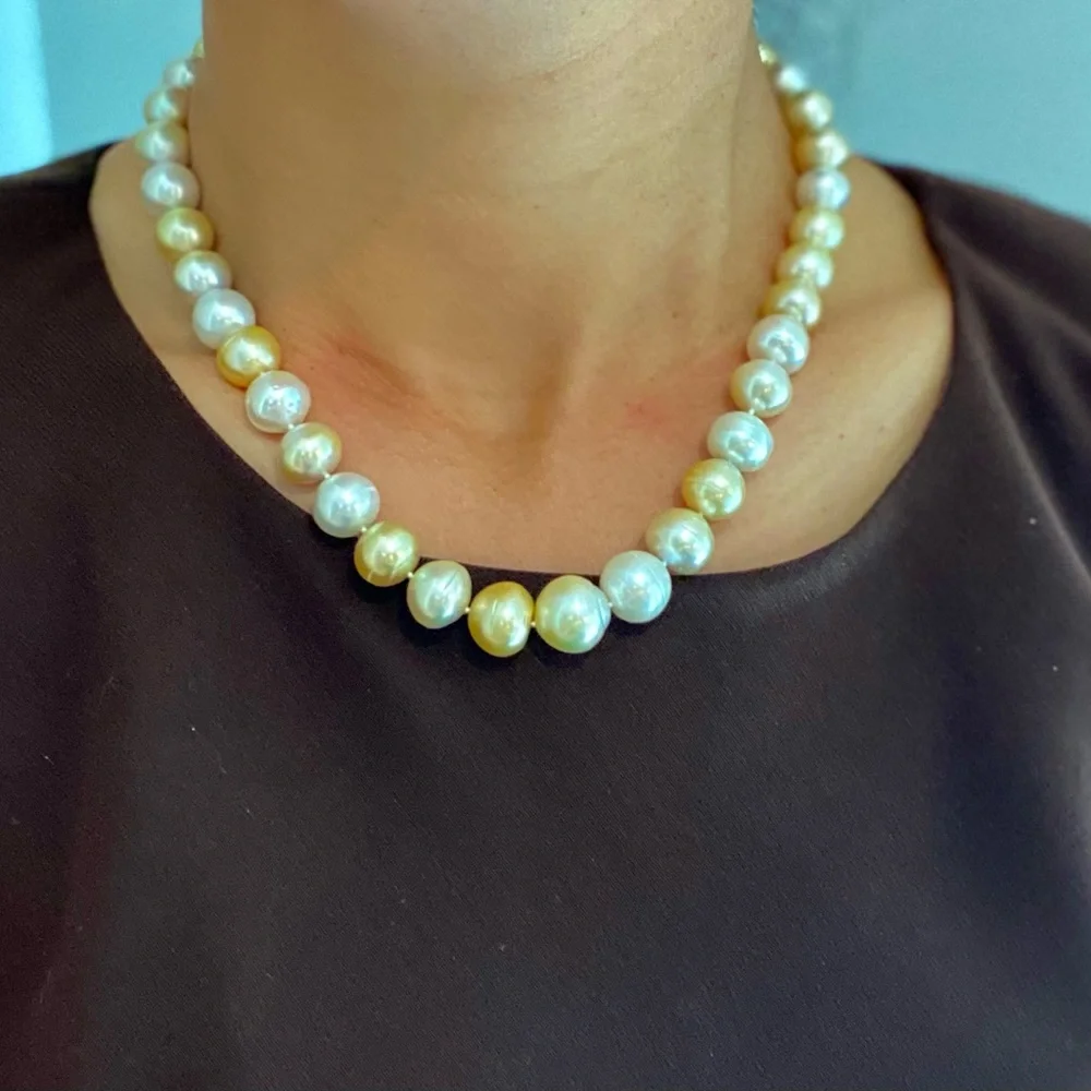 South Sea white and golden near round Pearl necklace with 14K Solid Gold Clasp - Picture 8 of 8